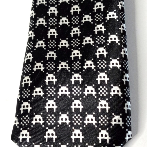 Atari Space Invader Tie designed by BlackTieGeek Blk & Wht Skinny Tie. - Picture 3 of 4